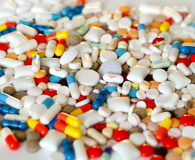 Médicaments (Crédits : Gatis Gribusts, licence Creative Commons)